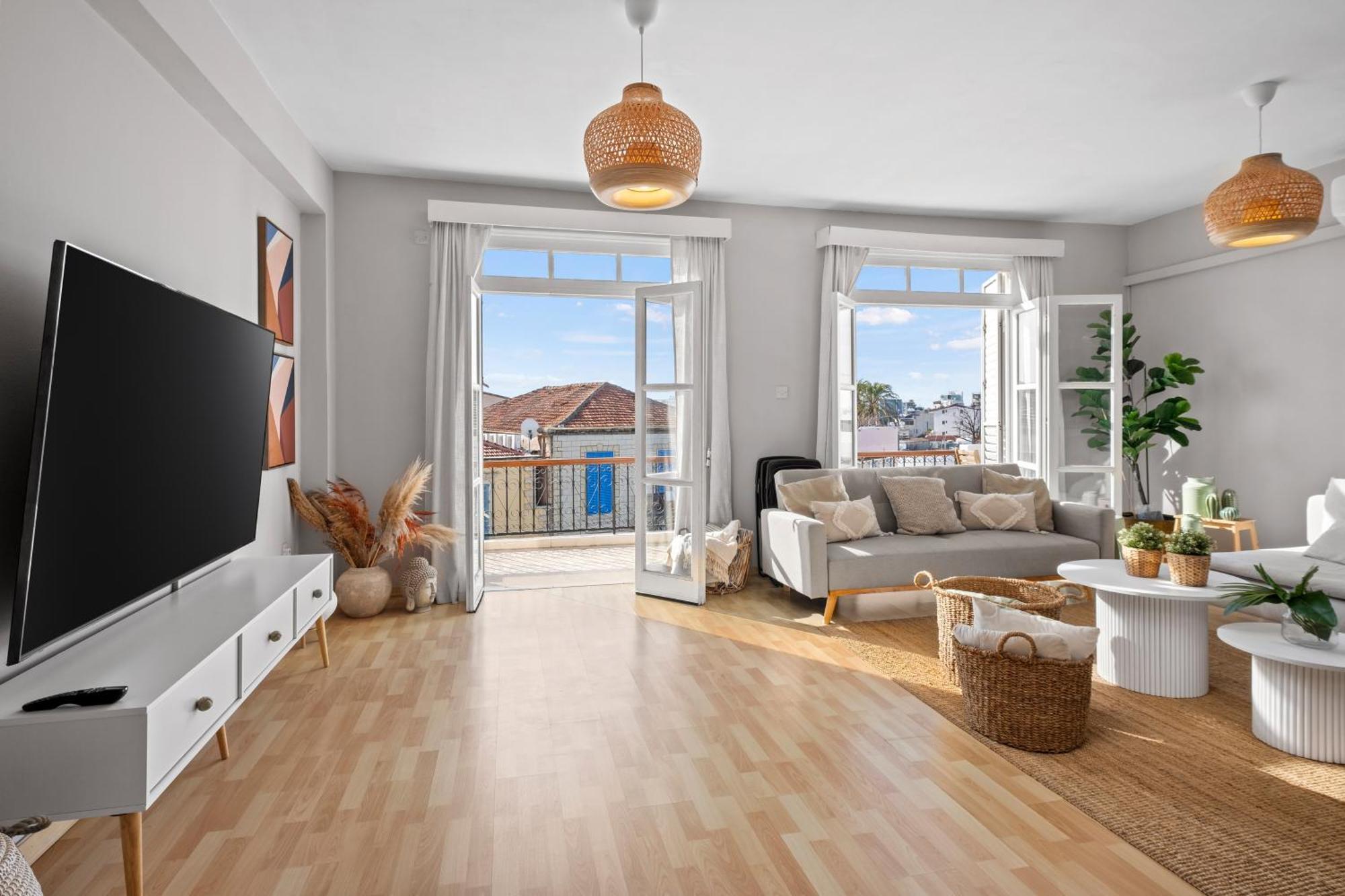 Apartment St Lazar Penthouse *